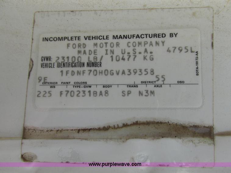 image for item E7034 1986 Ford F700 flatbed truck