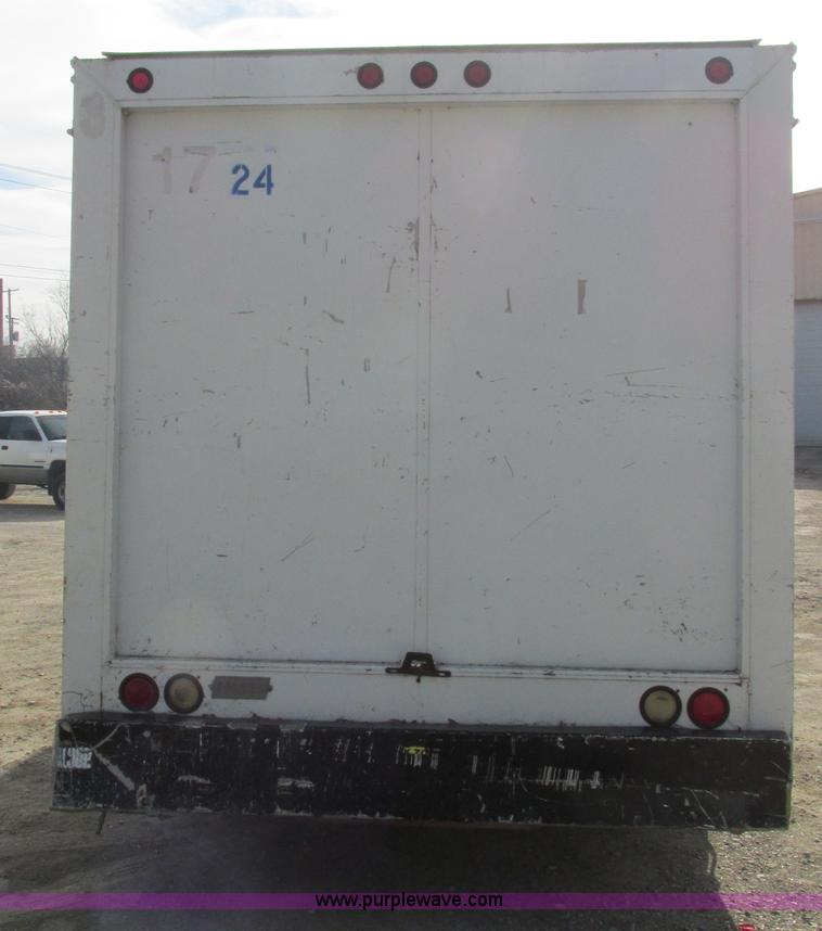 image for item E7035 1988 International S1700 beer/form truck