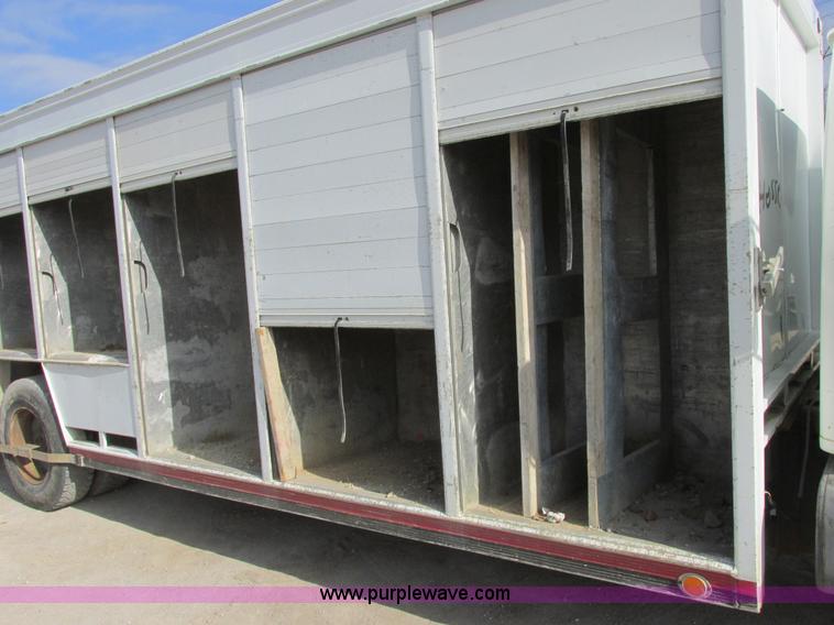 image for item E7035 1988 International S1700 beer/form truck