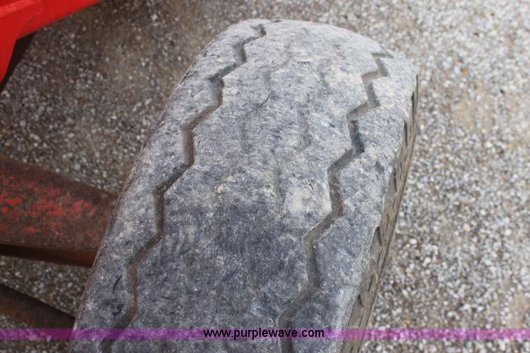 image for item E8431 1996 Ford 5550 backhoe