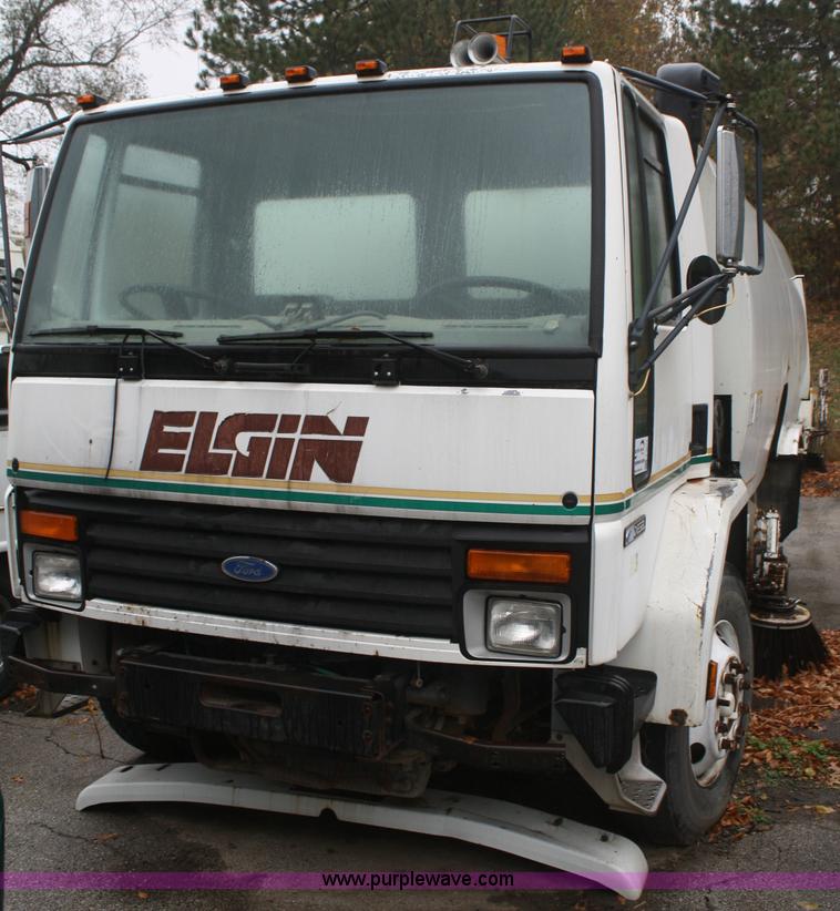 image for item F2511 1993 Ford Cargo 700 Elgin street sweeper