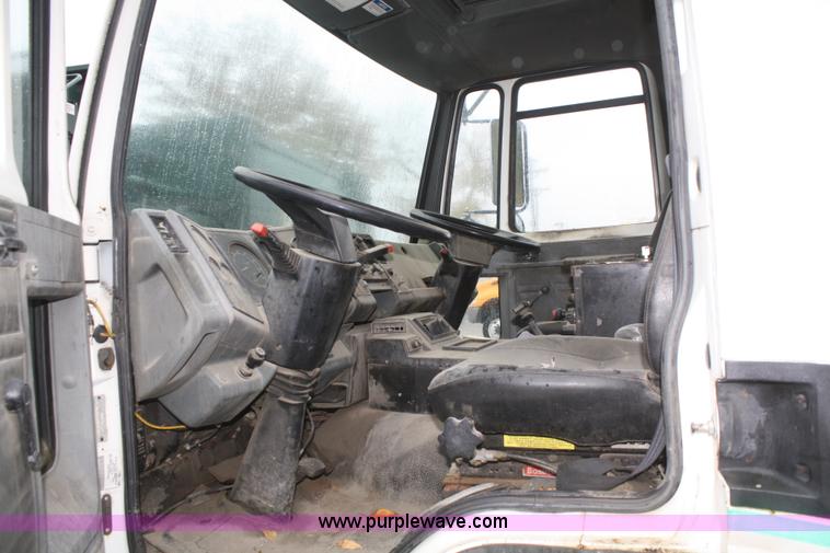 image for item F2511 1993 Ford Cargo 700 Elgin street sweeper
