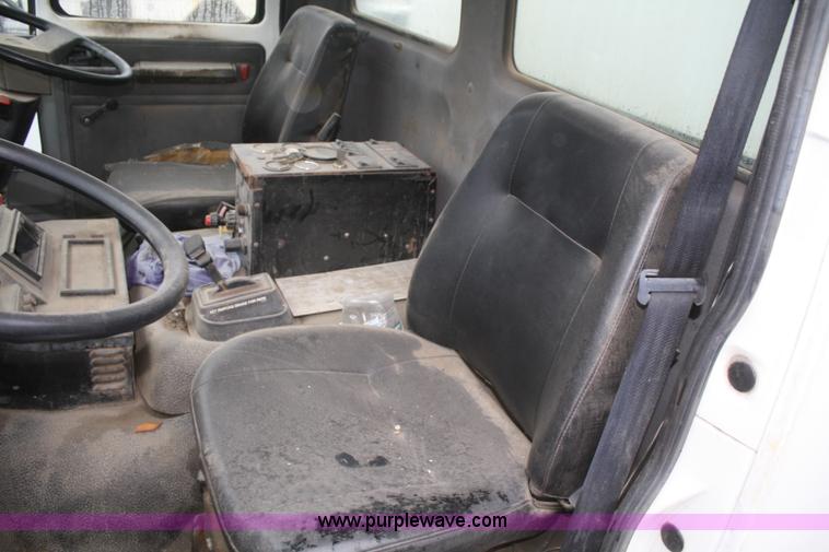 image for item F2511 1993 Ford Cargo 700 Elgin street sweeper