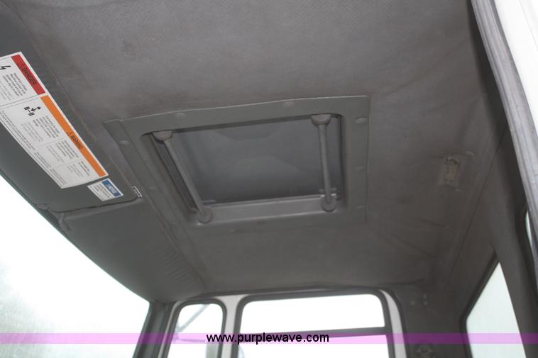 image for item F2511 1993 Ford Cargo 700 Elgin street sweeper