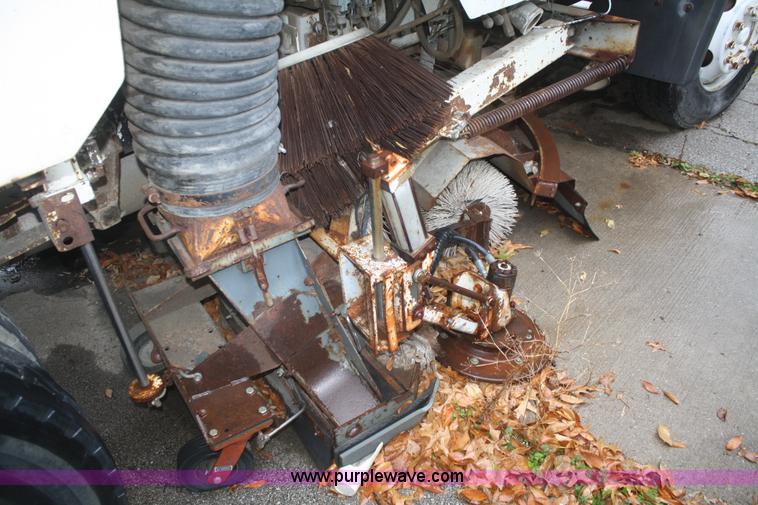 image for item F2511 1993 Ford Cargo 700 Elgin street sweeper
