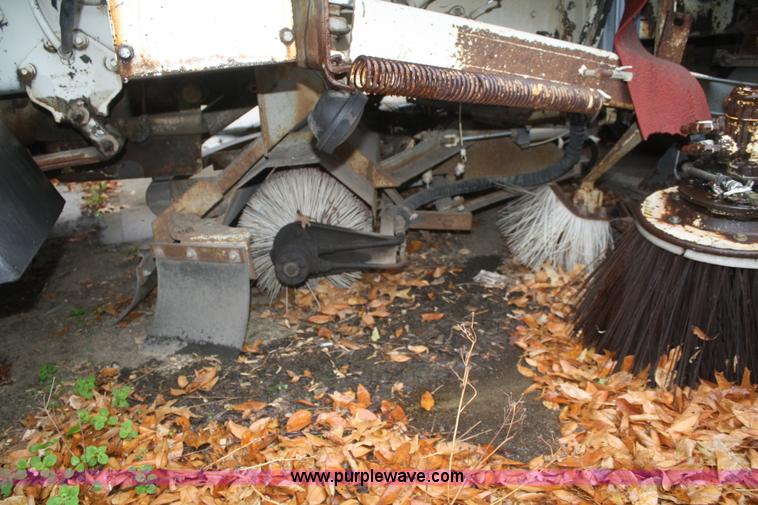 image for item F2511 1993 Ford Cargo 700 Elgin street sweeper