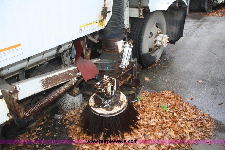 image for item F2511 1993 Ford Cargo 700 Elgin street sweeper