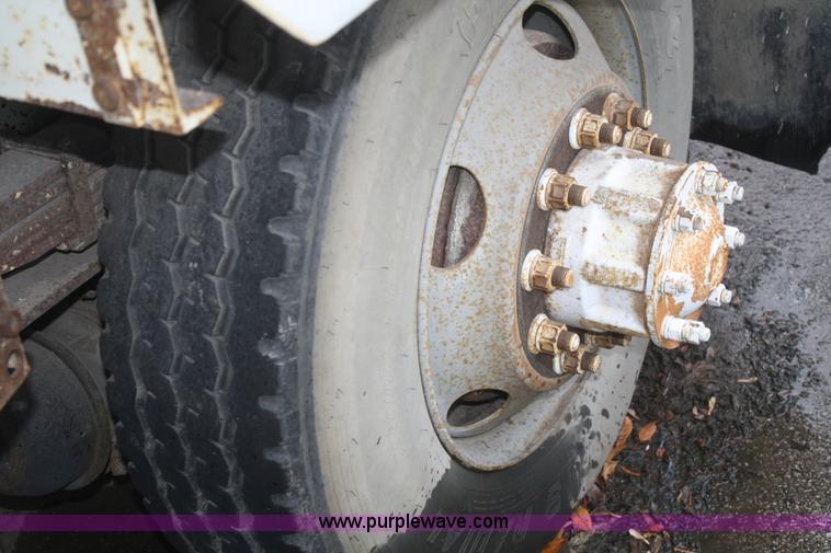 image for item F2511 1993 Ford Cargo 700 Elgin street sweeper