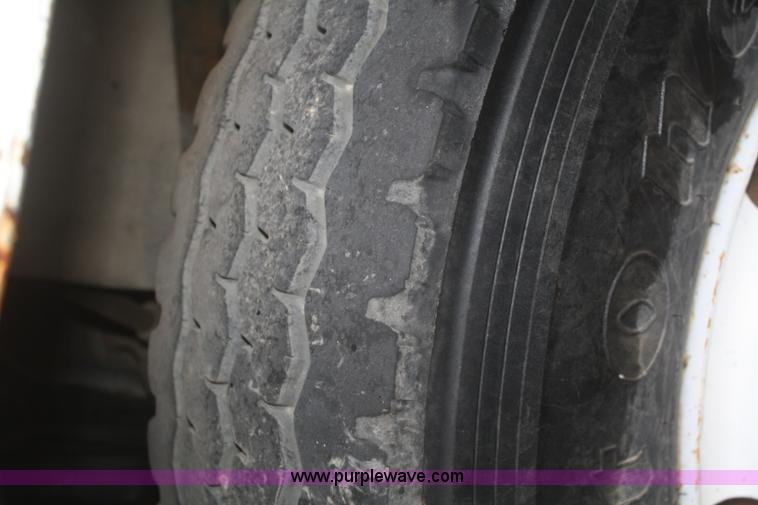 image for item F2511 1993 Ford Cargo 700 Elgin street sweeper