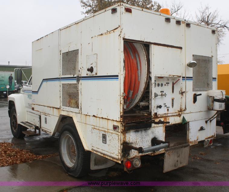 image for item F2750 1988 Ford 800 truck