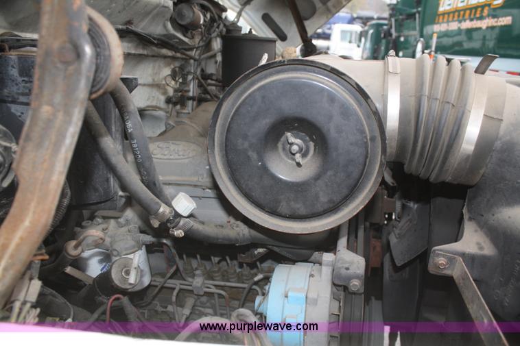 image for item F2750 1988 Ford 800 truck