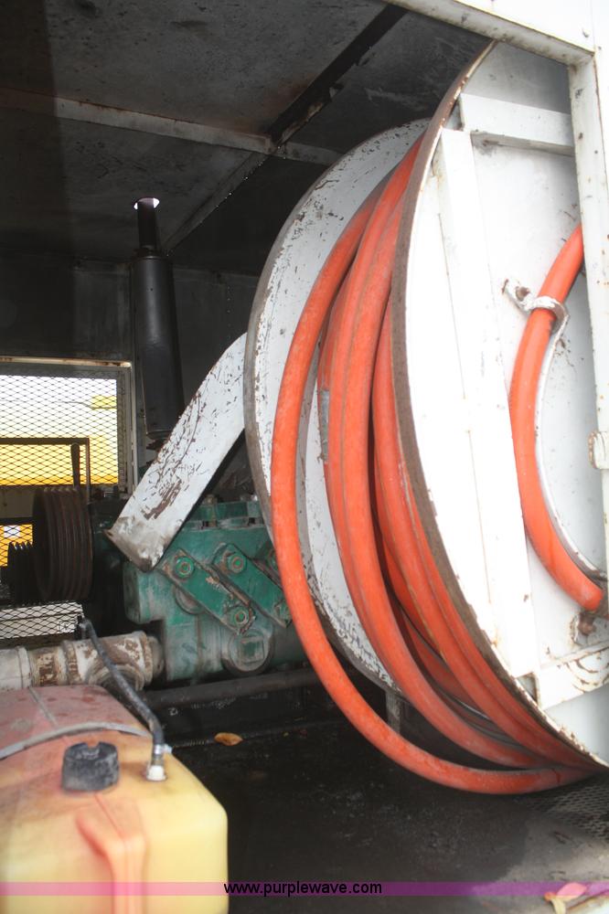 image for item F2750 1988 Ford 800 truck