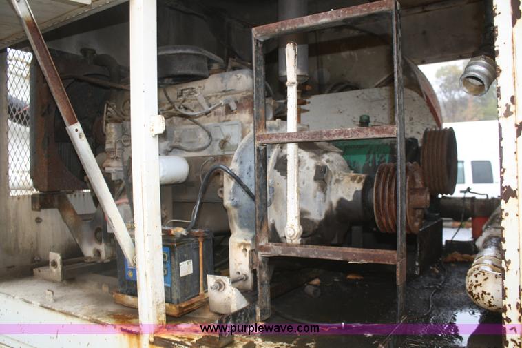 image for item F2750 1988 Ford 800 truck