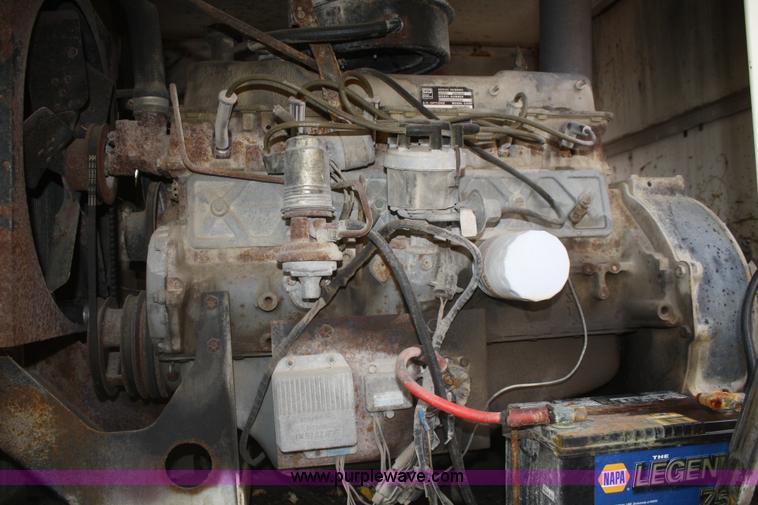 image for item F2750 1988 Ford 800 truck