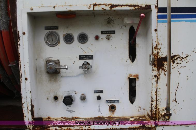 image for item F2750 1988 Ford 800 truck