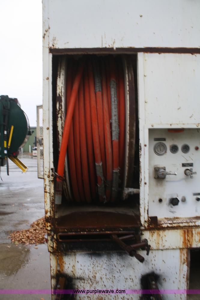 image for item F2750 1988 Ford 800 truck