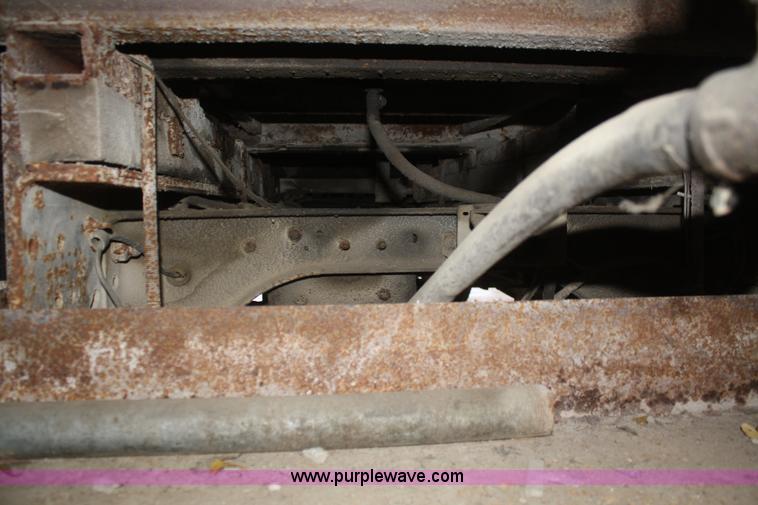 image for item F2750 1988 Ford 800 truck