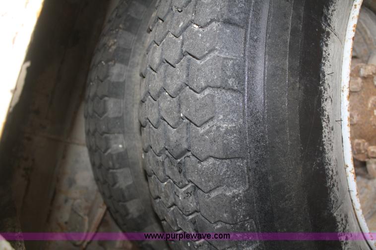 image for item F2750 1988 Ford 800 truck