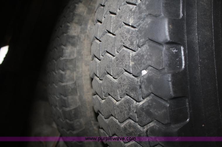 image for item F2750 1988 Ford 800 truck