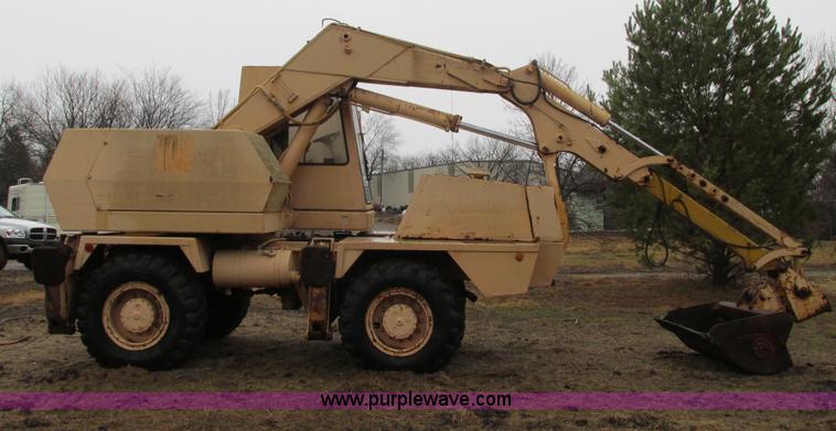 image for item F2822 1989 Case 1085B Cruz Air excavator