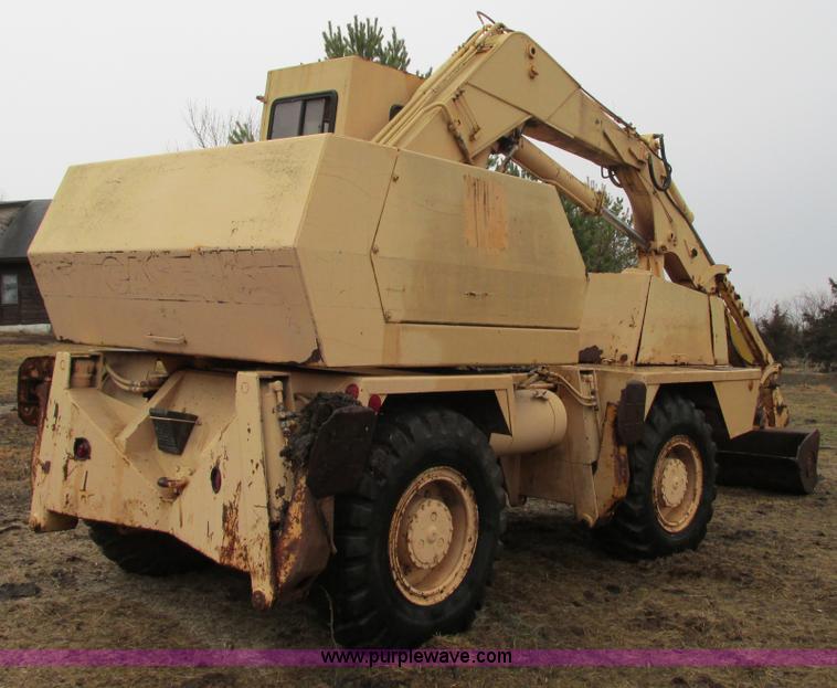 image for item F2822 1989 Case 1085B Cruz Air excavator