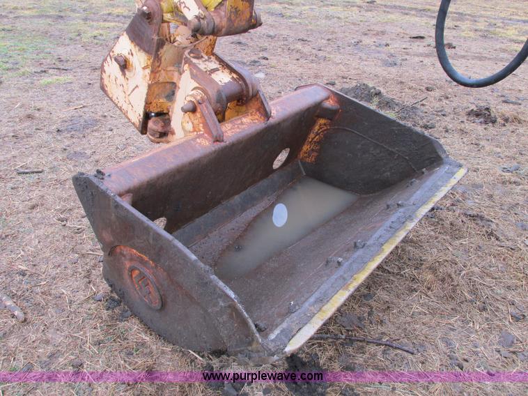 image for item F2822 1989 Case 1085B Cruz Air excavator