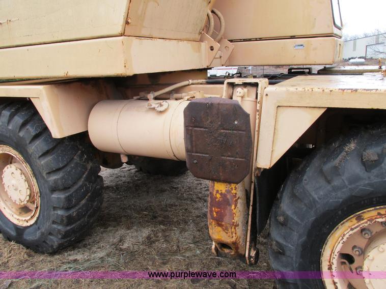 image for item F2822 1989 Case 1085B Cruz Air excavator