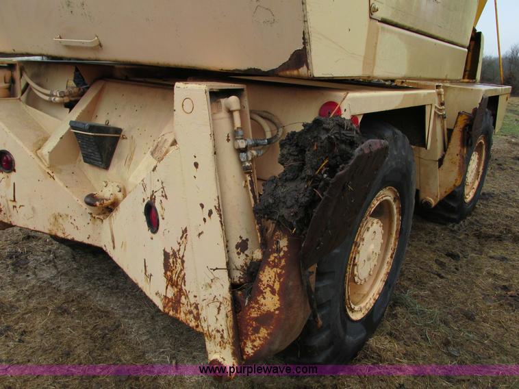 image for item F2822 1989 Case 1085B Cruz Air excavator