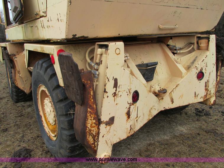 image for item F2822 1989 Case 1085B Cruz Air excavator