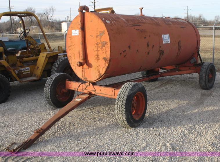 image for item F2847 1,000 gallon water tank on running gear