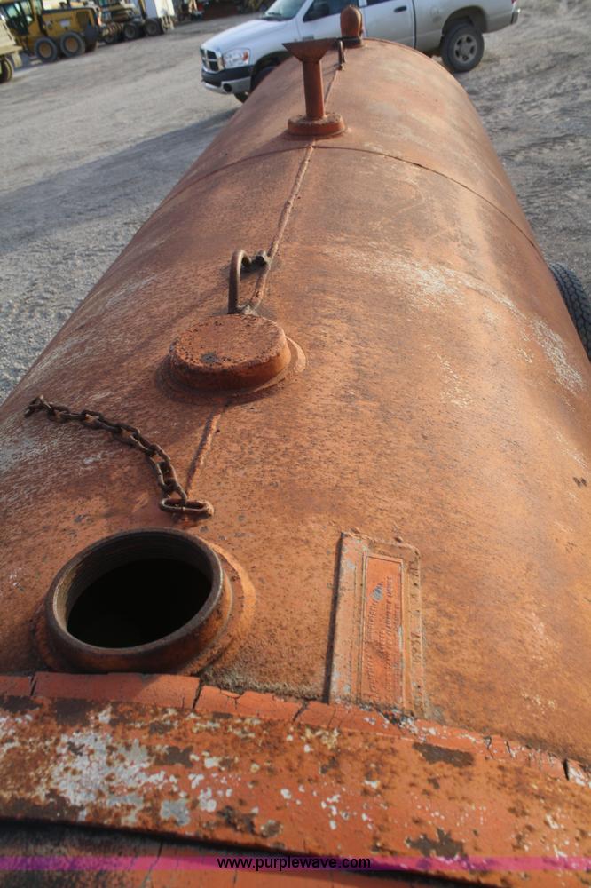 image for item F2847 1,000 gallon water tank on running gear