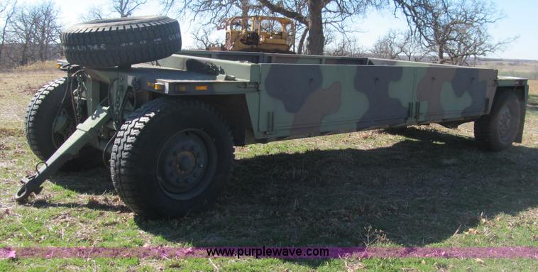 image for item F3033 2002 Hemat trailer