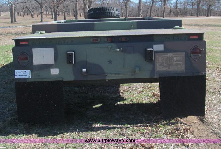 image for item F3033 2002 Hemat trailer