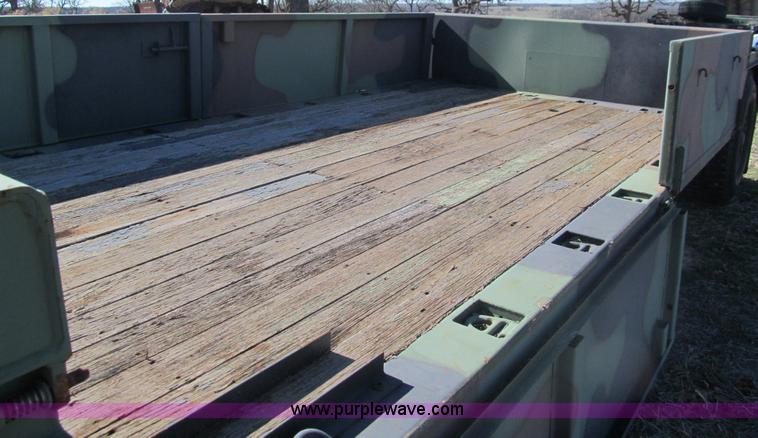 image for item F3033 2002 Hemat trailer