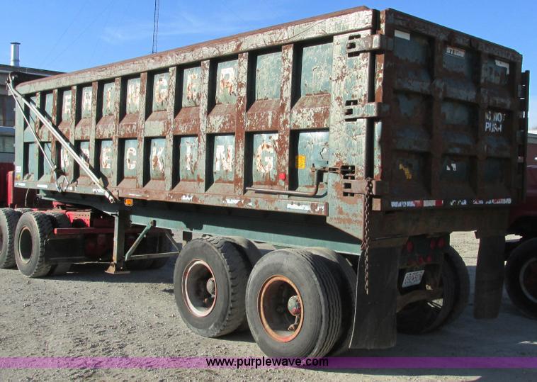 image for item F4133 1961 Steco SD2660 dump trailer