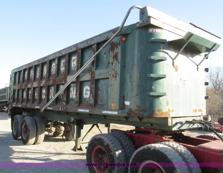 image for item F4133 1961 Steco SD2660 dump trailer