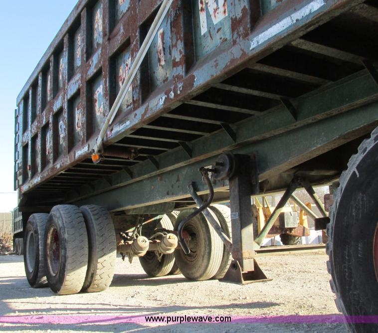 image for item F4133 1961 Steco SD2660 dump trailer