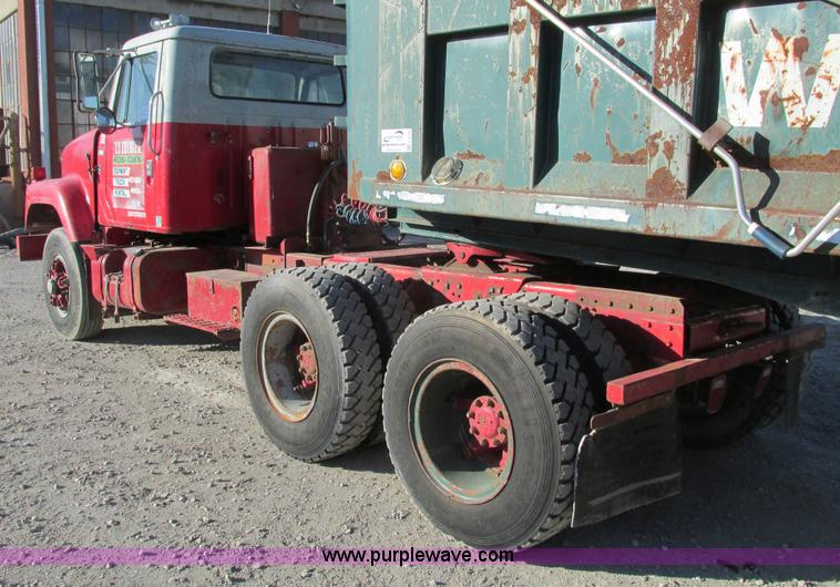 image for item F4134 1981 International semi truck