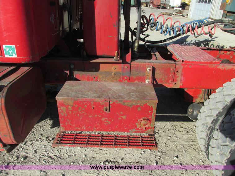 image for item F4134 1981 International semi truck