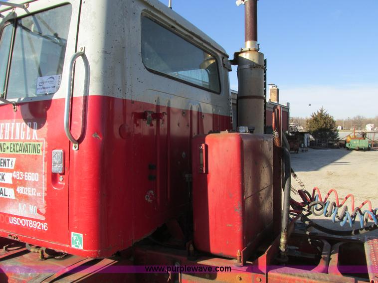 image for item F4134 1981 International semi truck