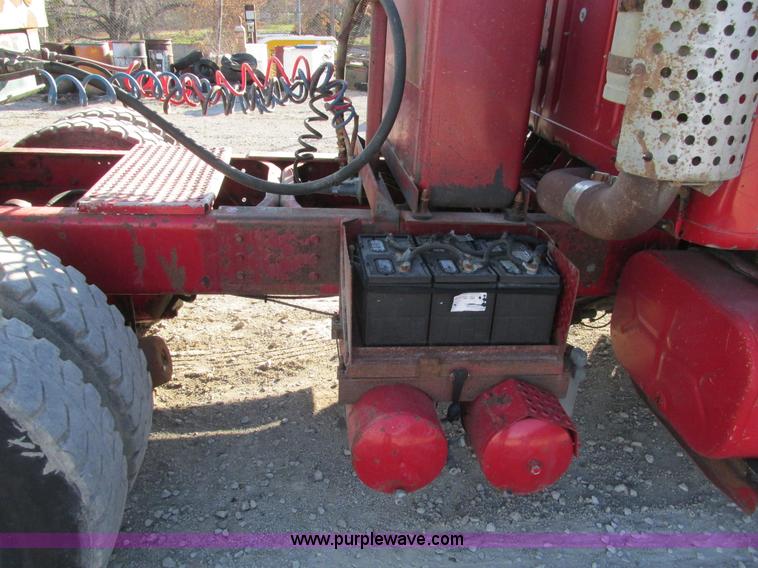 image for item F4134 1981 International semi truck
