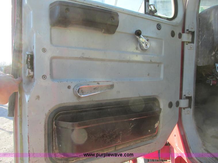 image for item F4134 1981 International semi truck