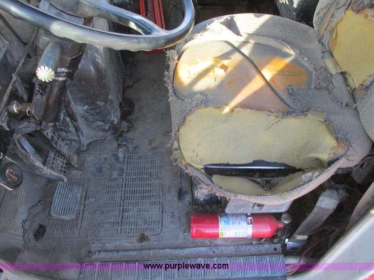 image for item F4134 1981 International semi truck