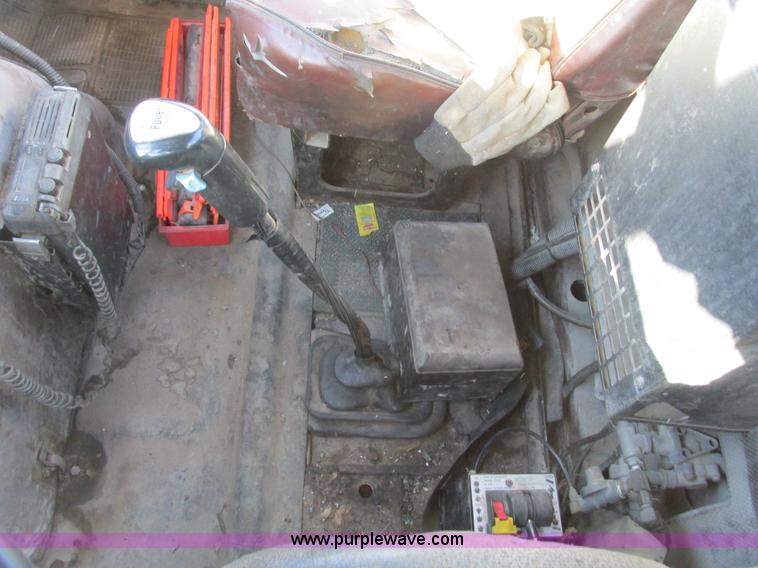 image for item F4134 1981 International semi truck