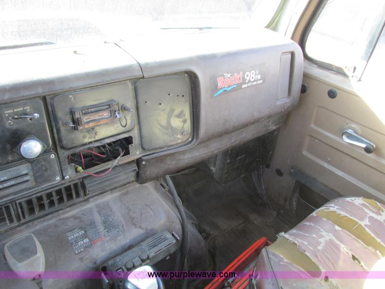 image for item F4134 1981 International semi truck