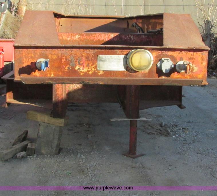 image for item F4136 1967 Hobbs triple axle 30' trailer