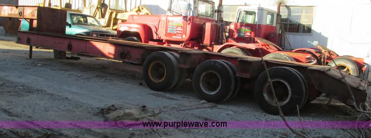 image for item F4136 1967 Hobbs triple axle 30' trailer