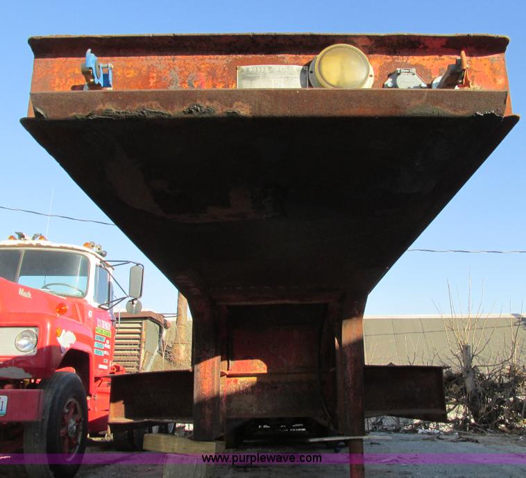 image for item F4136 1967 Hobbs triple axle 30' trailer