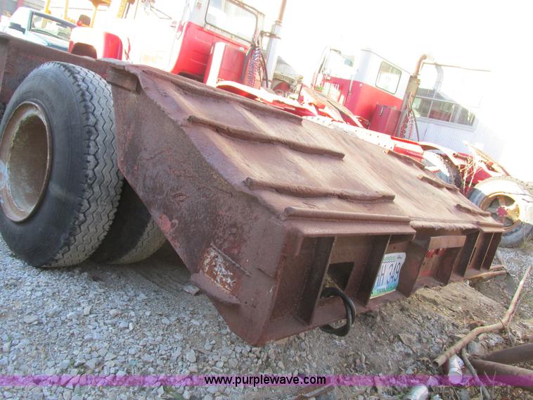 image for item F4136 1967 Hobbs triple axle 30' trailer