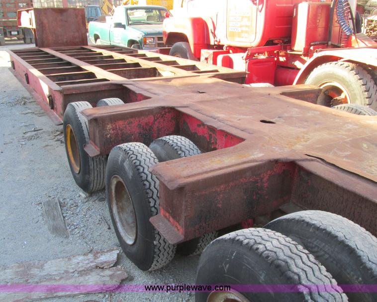 image for item F4136 1967 Hobbs triple axle 30' trailer